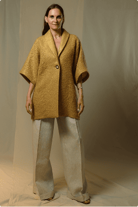 Atelier de couture illustrant l'expertise artisanale